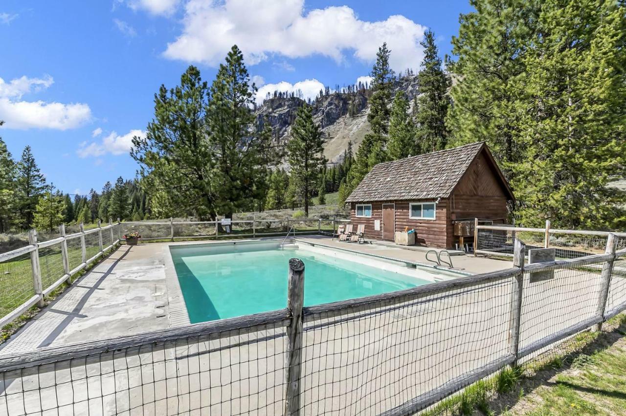 Sawtooth Lodge Stanley Bagian luar foto