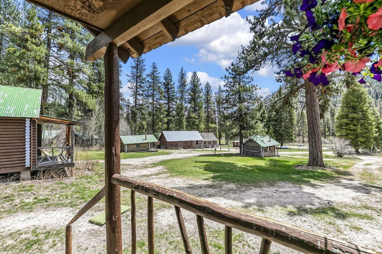 Sawtooth Lodge Stanley Bagian luar foto
